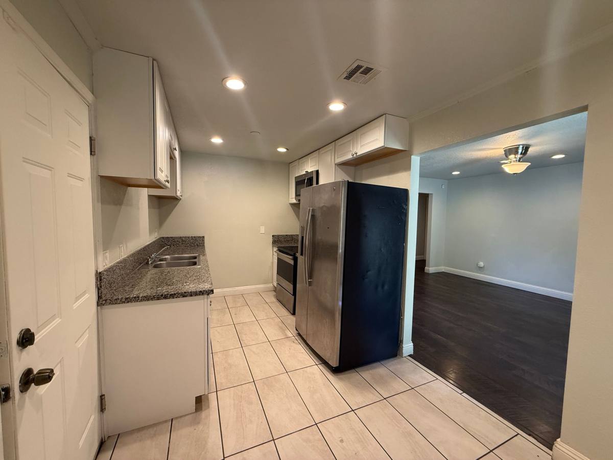 Townhouse for rent at 7400 Loma Verde Way, Sacramento, CA 95822