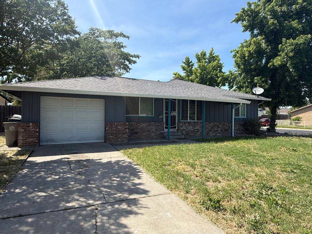 Townhouse for rent at 7400 Loma Verde Way, Sacramento, CA 95822