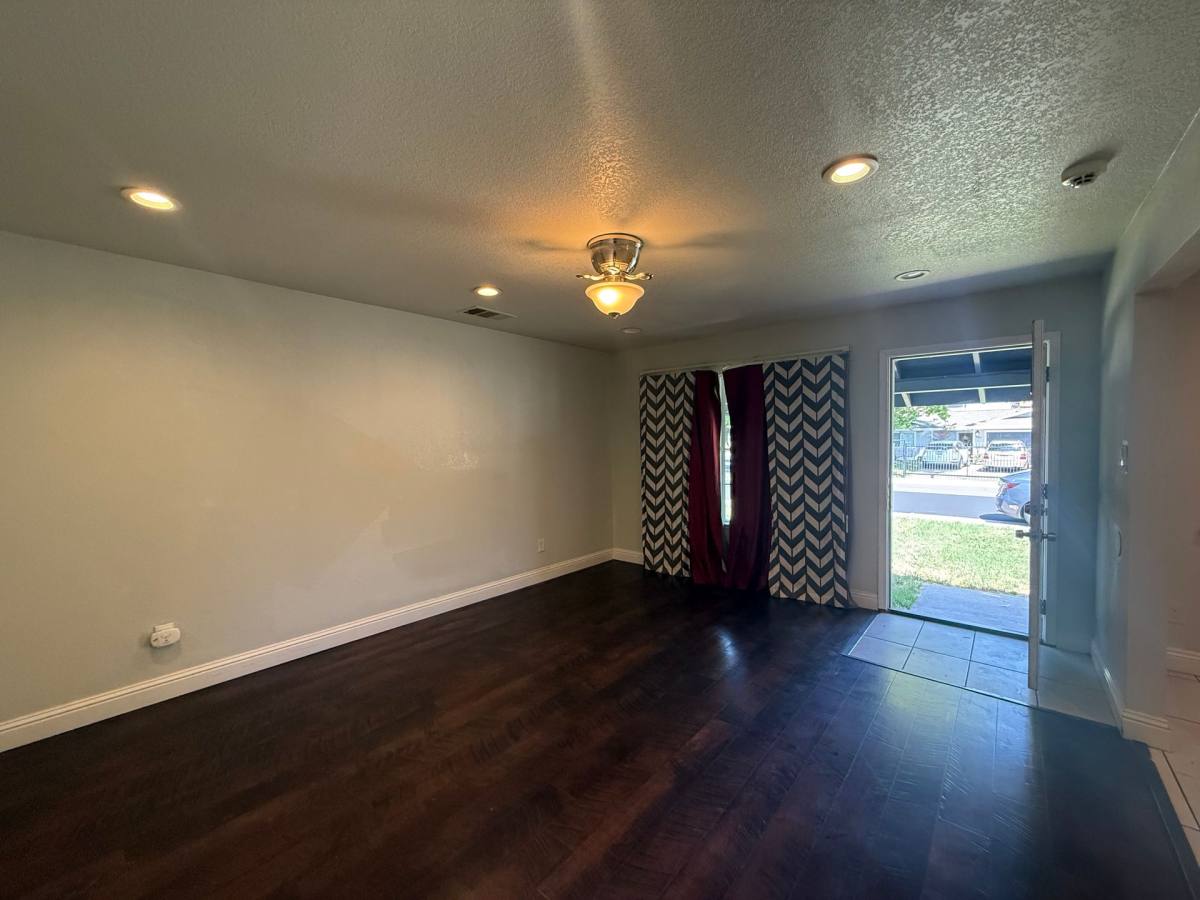 Townhouse for rent at 7400 Loma Verde Way, Sacramento, CA 95822