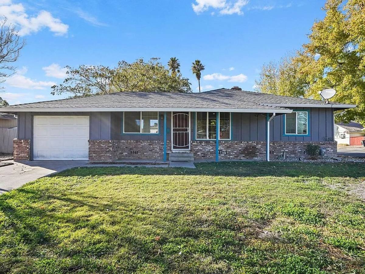 Townhouse for rent at 7400 Loma Verde Way, Sacramento, CA 95822