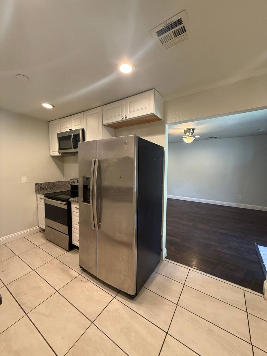Townhouse for rent at 7400 Loma Verde Way, Sacramento, CA 95822