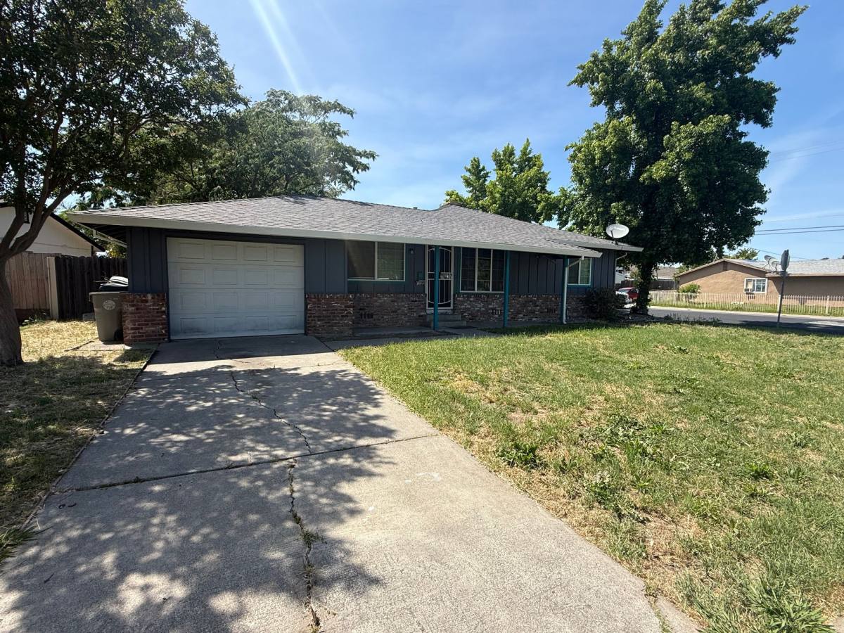 Townhouse for rent at 7400 Loma Verde Way, Sacramento, CA 95822