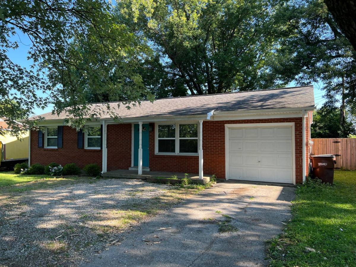 House for rent at 521 Clifton Rd, Versailles, KY 40383
