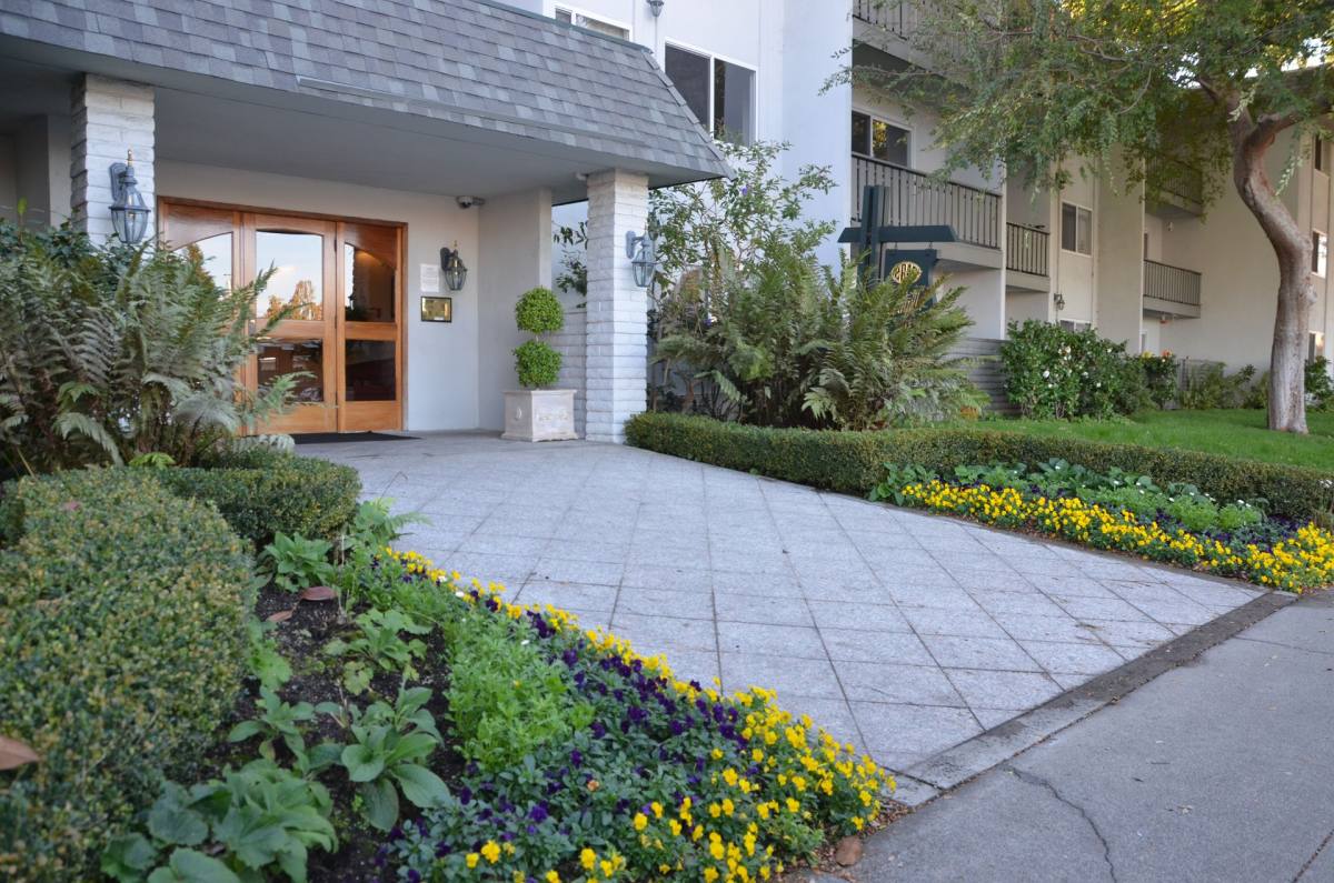 Apartment for rent at 2645 California St, Mountain View, CA 94040