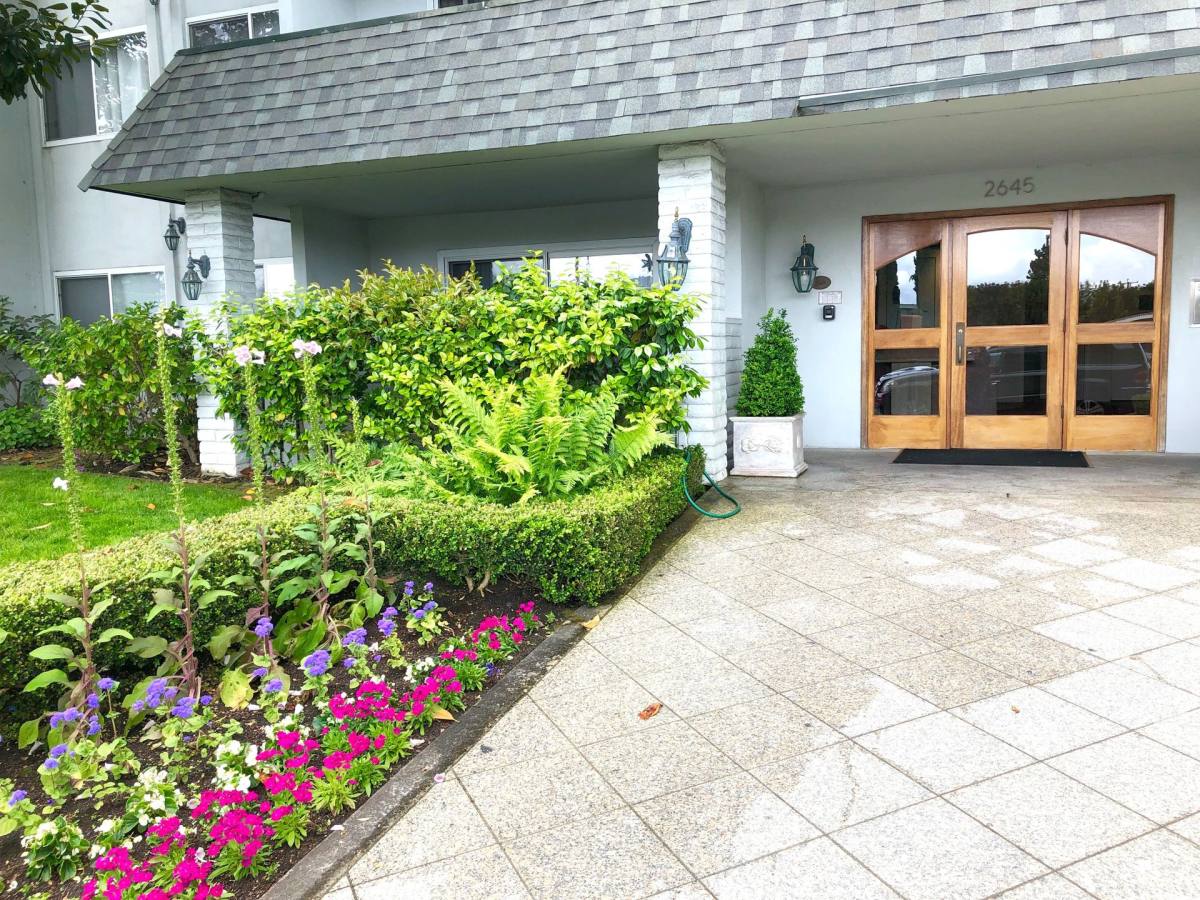 Apartment for rent at 2645 California St, Mountain View, CA 94040