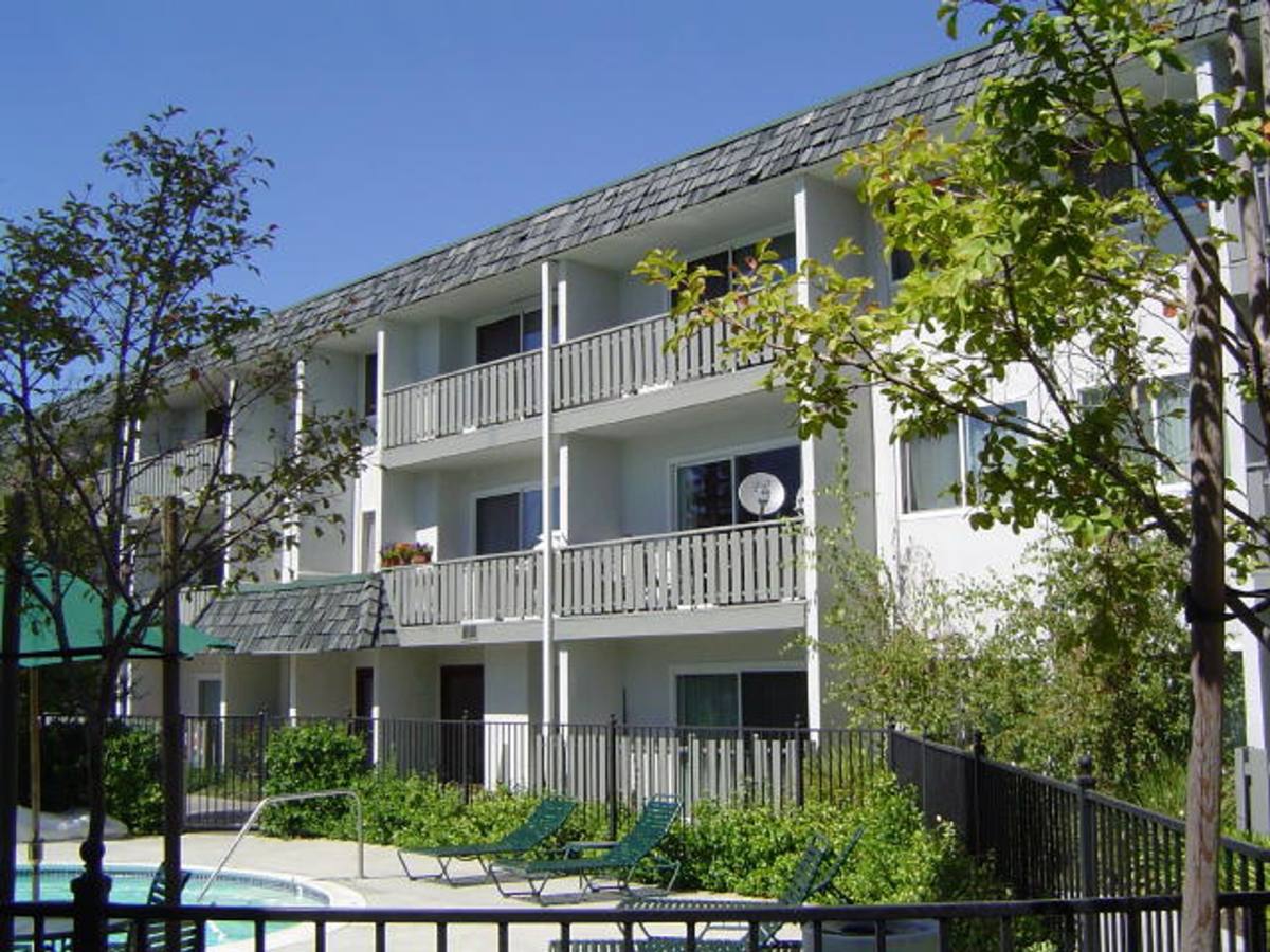 Apartment for rent at 2645 California St, Mountain View, CA 94040