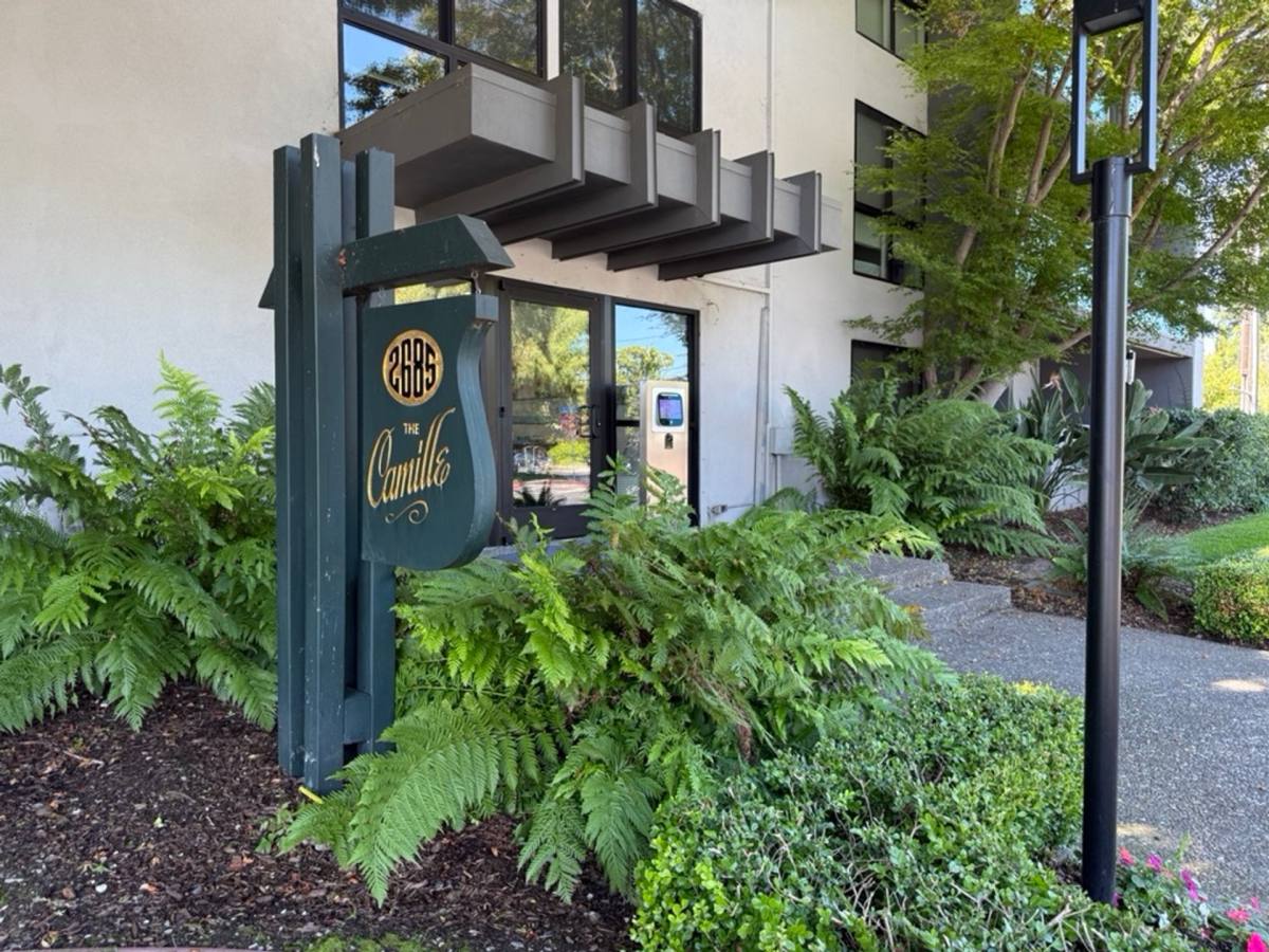 Apartment for rent at 2685 California St, Mountain View, CA 94040