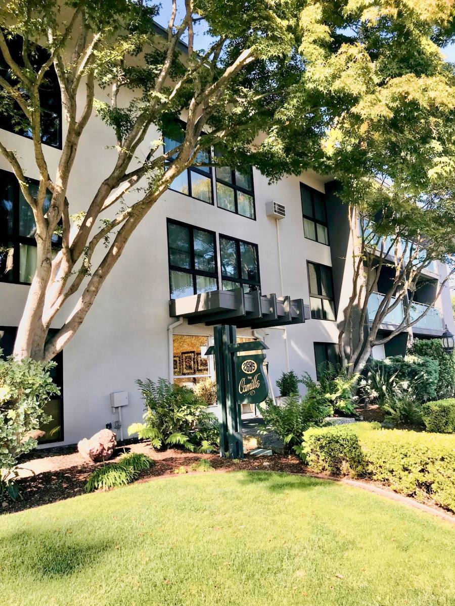Apartment for rent at 2685 California St, Mountain View, CA 94040