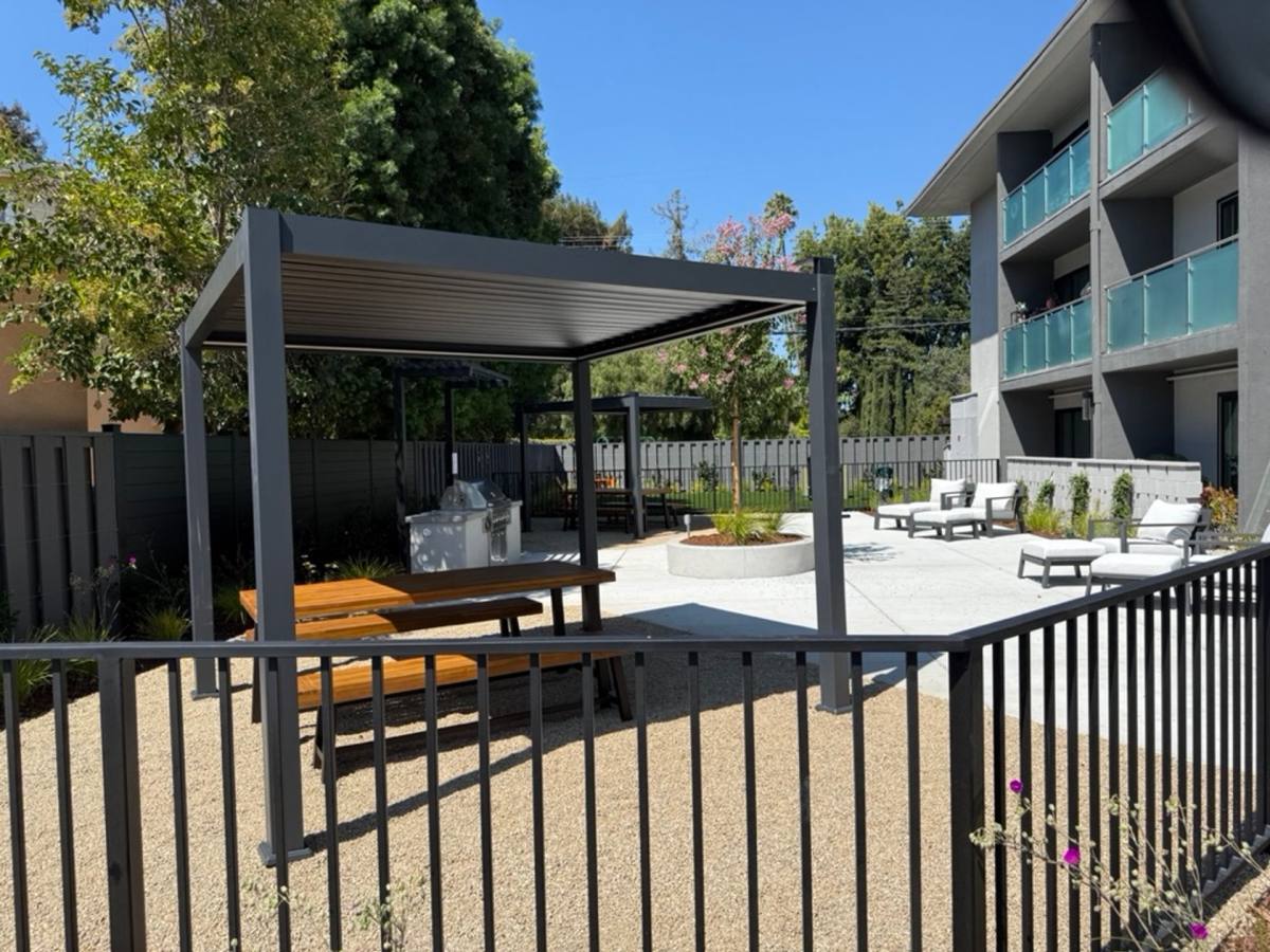 Apartment for rent at 2685 California St, Mountain View, CA 94040