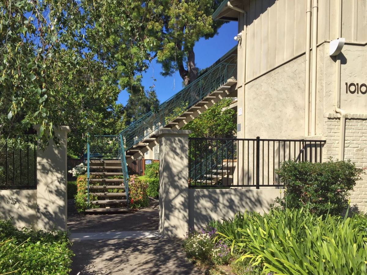 Apartment for rent at 1010 Noel Dr, Menlo Park, CA 94025