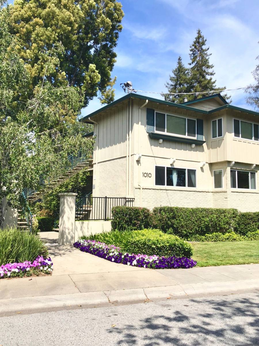 Apartment for rent at 1010 Noel Dr, Menlo Park, CA 94025