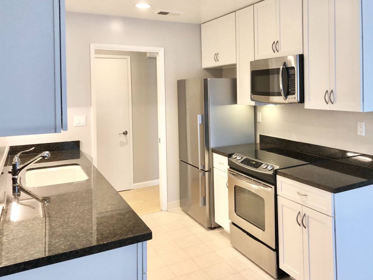 Apartment for rent at 1010 Noel Dr, Menlo Park, CA 94025