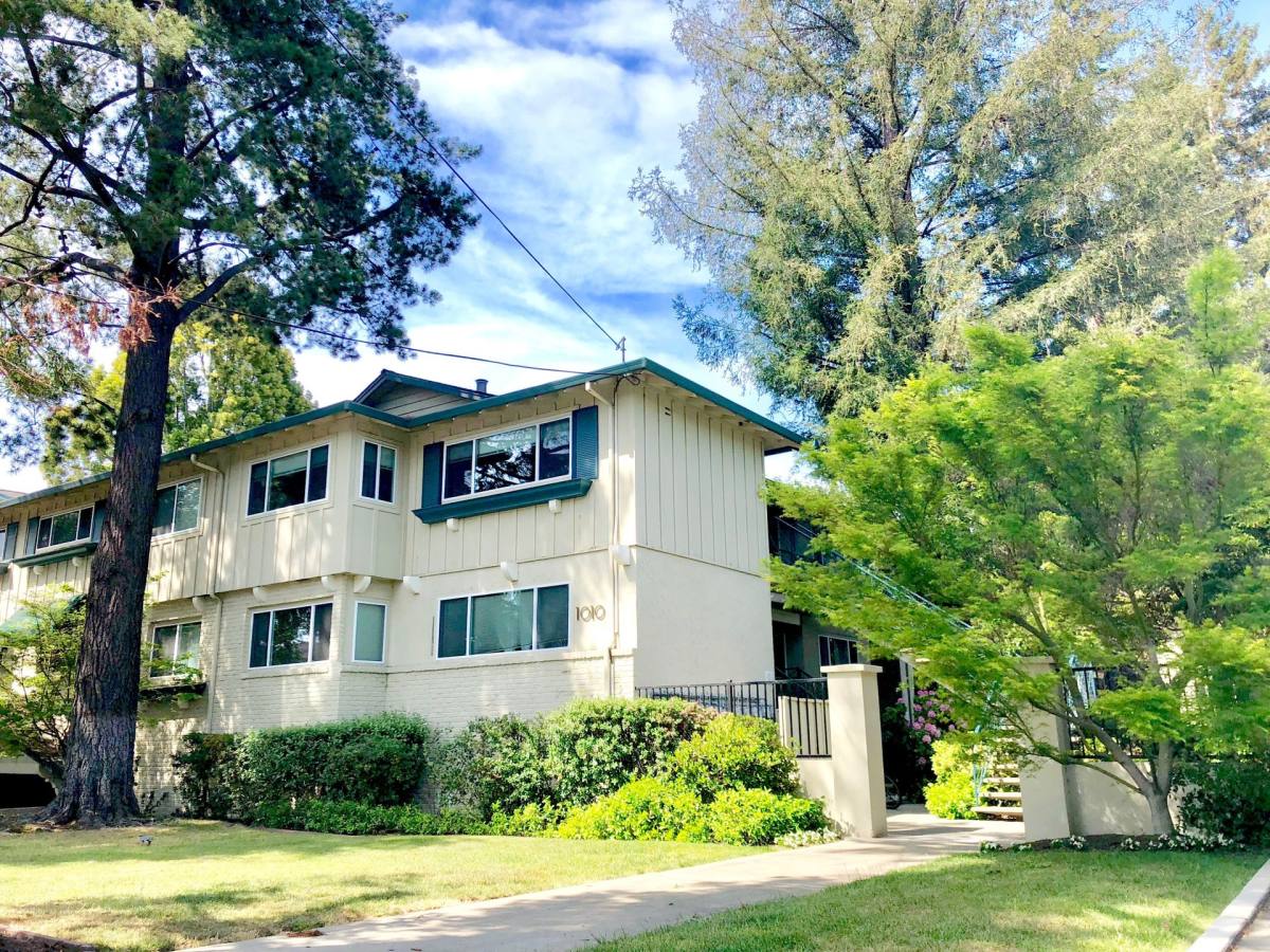 Apartment for rent at 1010 Noel Dr, Menlo Park, CA 94025