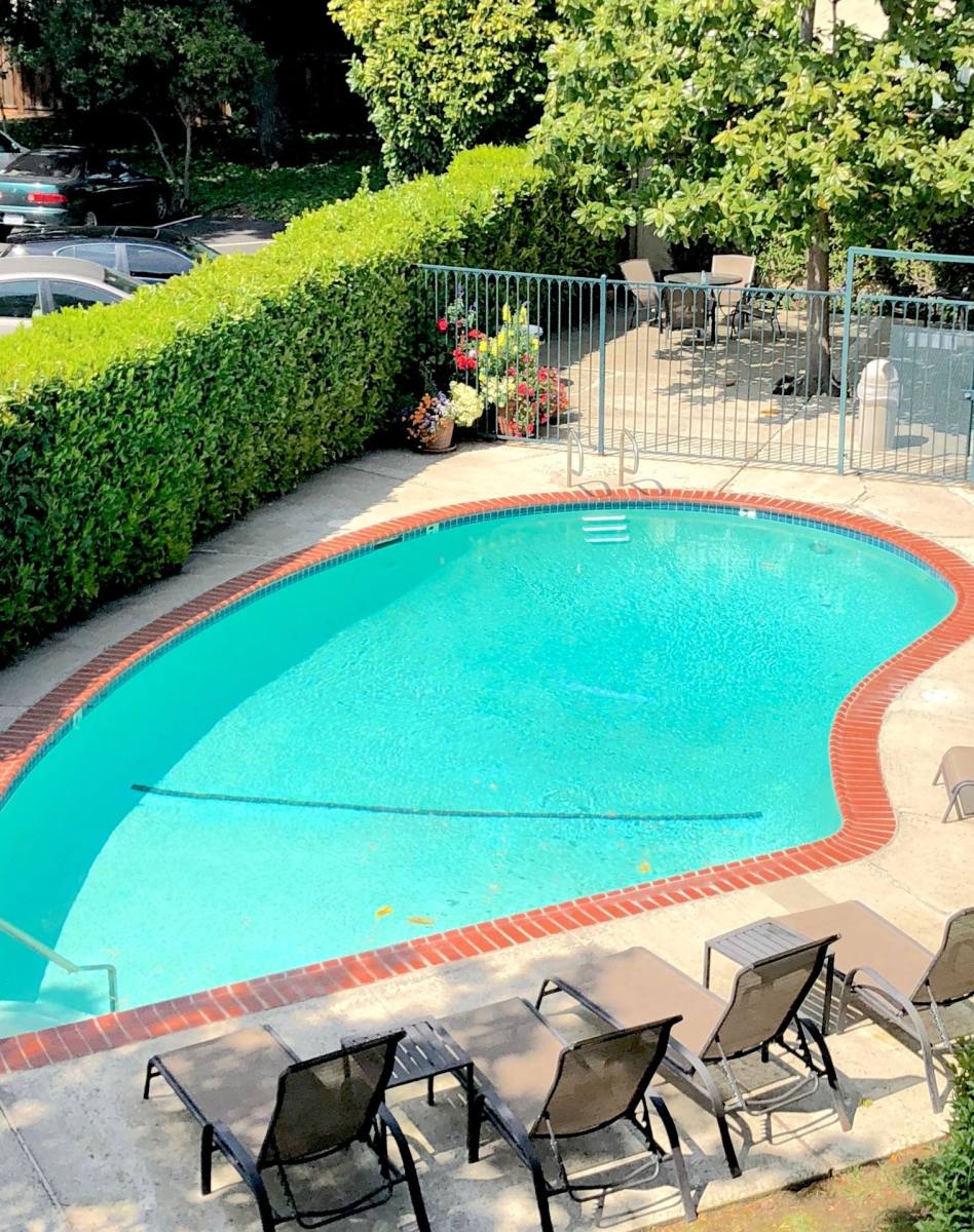 Apartment for rent at 1010 Noel Dr, Menlo Park, CA 94025