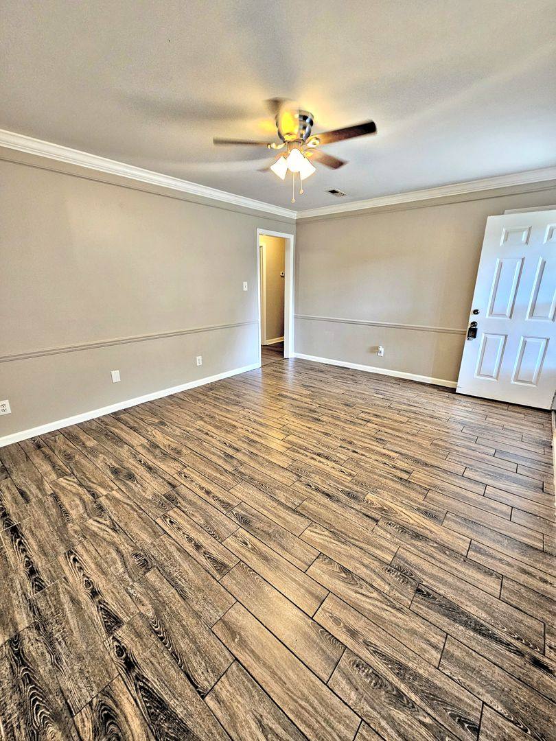 Apartment for rent at 1606 N St, Decatur, AL 35601