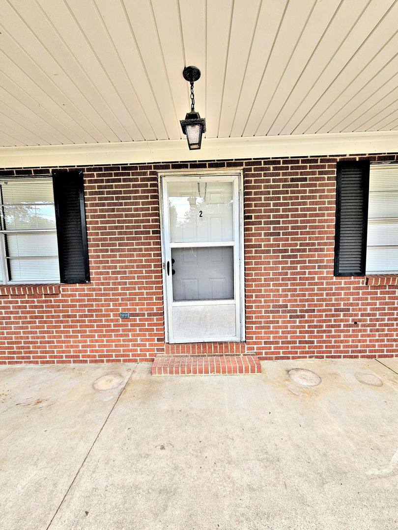 Apartment for rent at 1606 N St, Decatur, AL 35601