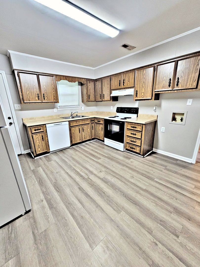 Apartment for rent at 1606 N St, Decatur, AL 35601