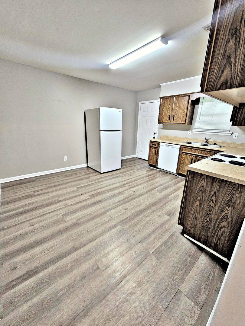 Apartment for rent at 1606 N St, Decatur, AL 35601