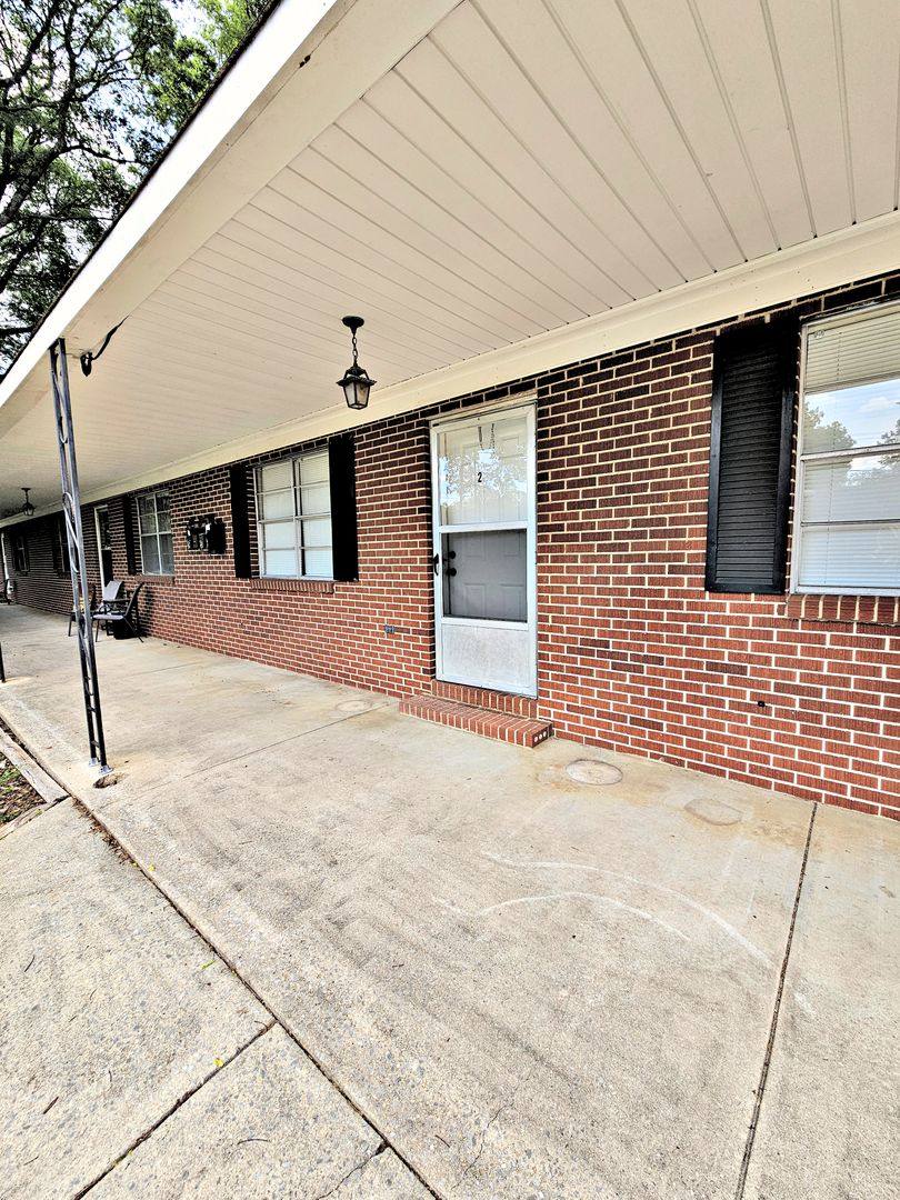 Apartment for rent at 1606 N St, Decatur, AL 35601