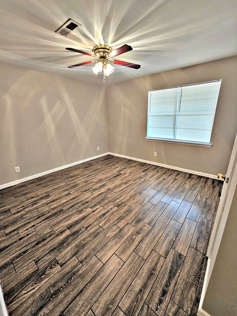 Apartment for rent at 1606 N St, Decatur, AL 35601