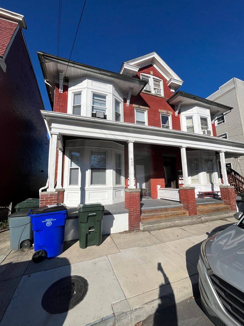 Apartment for rent at 409 S Potomac St, Hagerstown, MD 21740