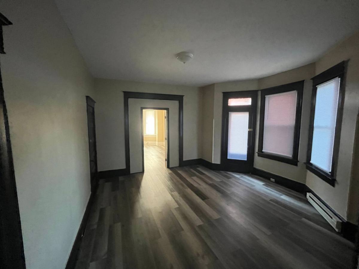 Apartment for rent at 409 S Potomac St, Hagerstown, MD 21740