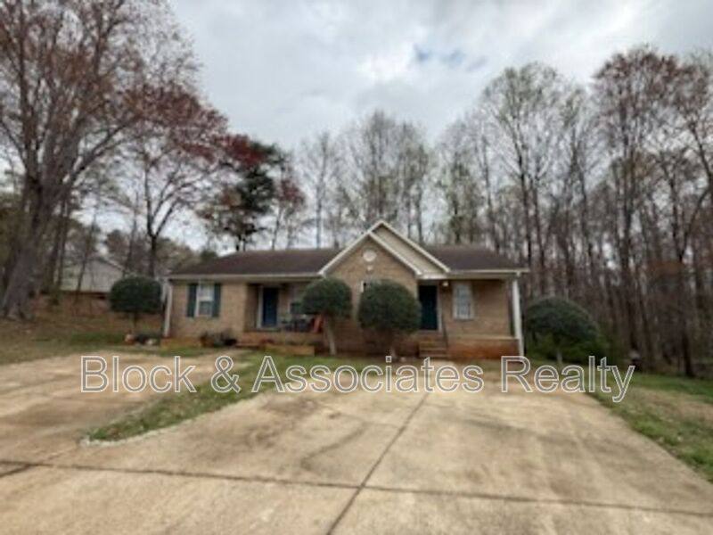 Apartment for rent at 1818 Saddlewood Court #A, Asheboro, NC 27203