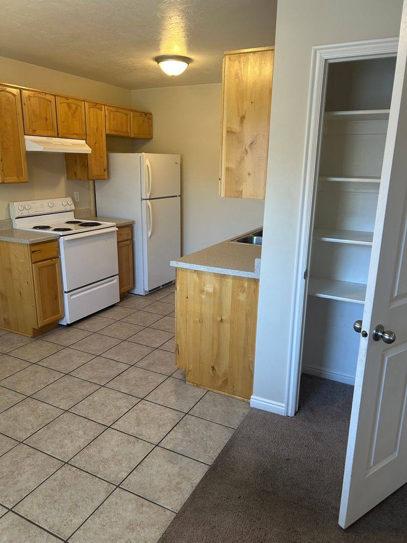 Apartment for rent at 811 S Main St, Layton, UT 84041