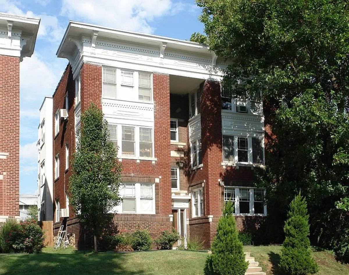 Apartment for rent at 4116-4118 Warwick Blvd, Kansas City, MO 64111