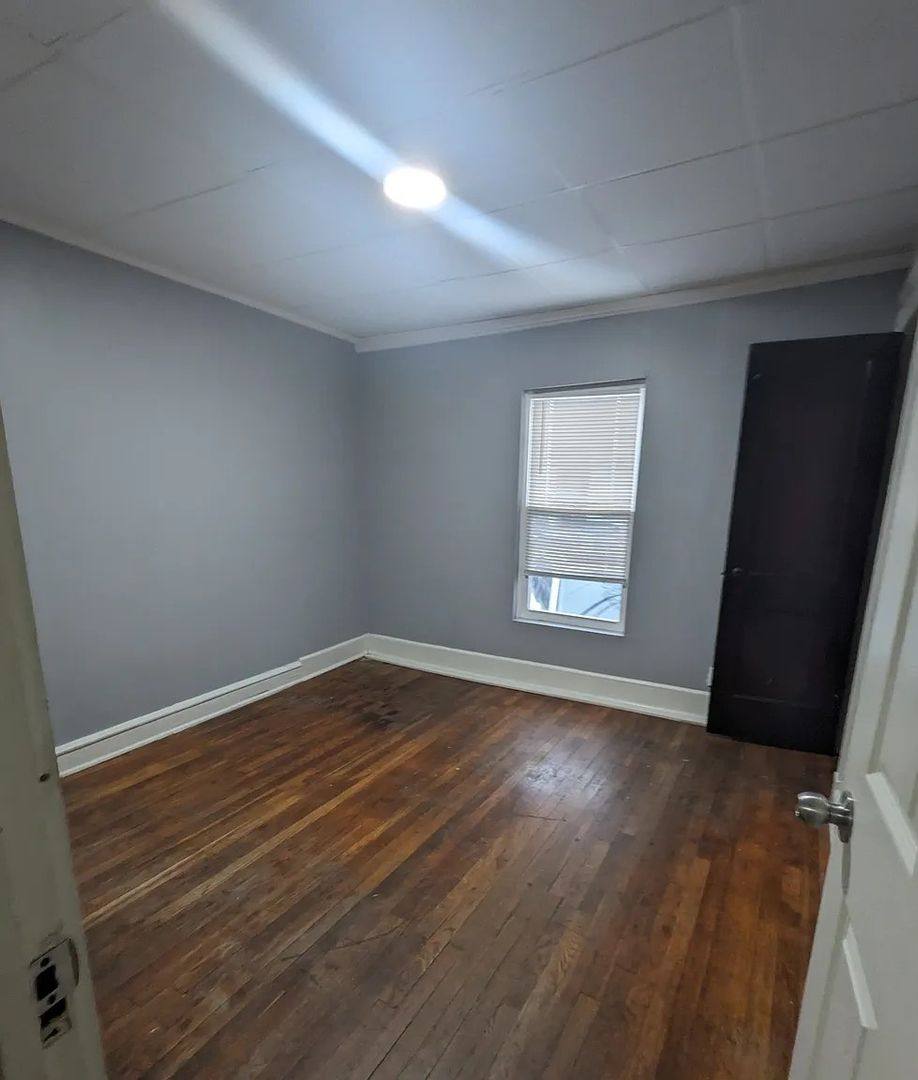 Apartment for rent at 4116-4118 Warwick Blvd, Kansas City, MO 64111