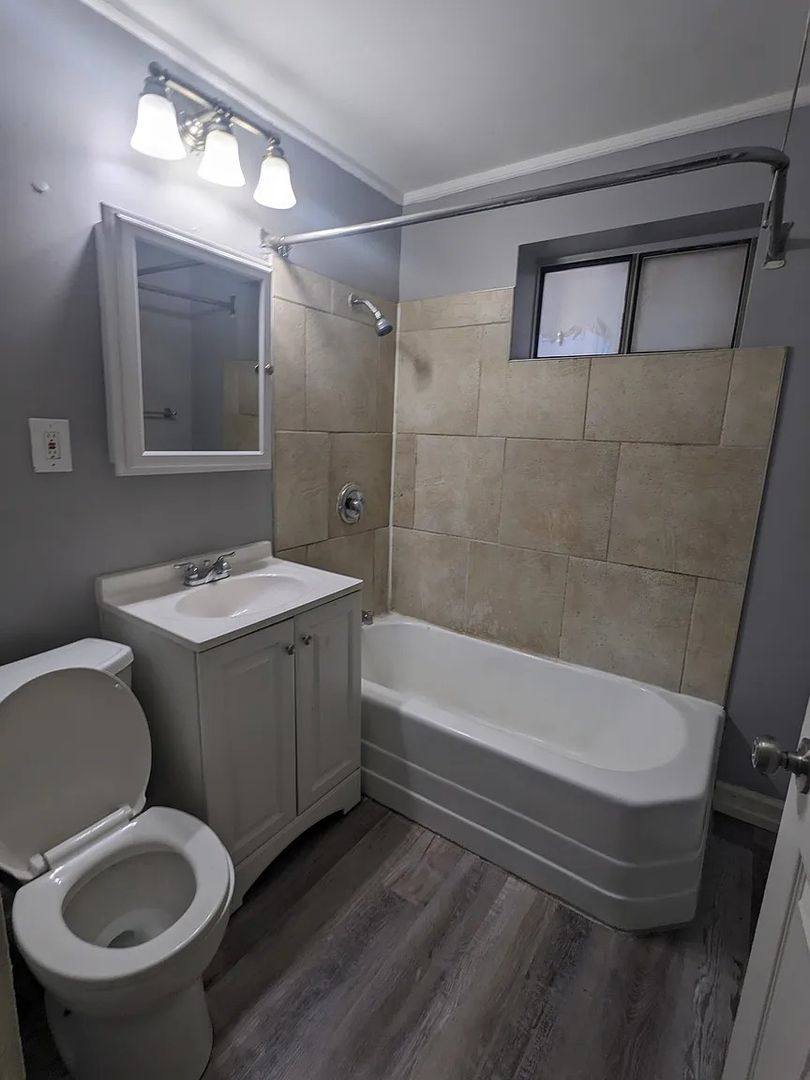 Apartment for rent at 4116-4118 Warwick Blvd, Kansas City, MO 64111