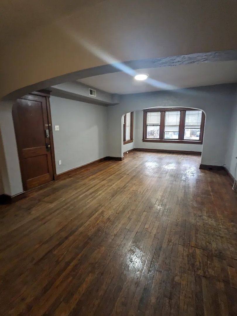 Apartment for rent at 4116-4118 Warwick Blvd, Kansas City, MO 64111