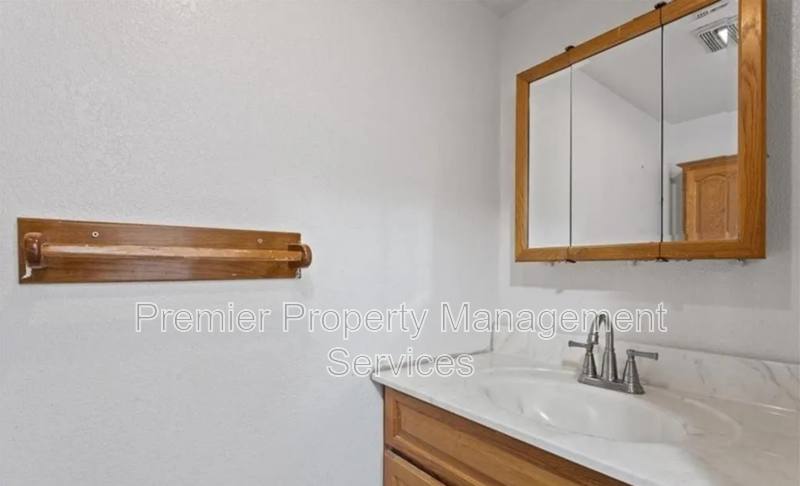 Townhouse for rent at 300 Aristocrat Dr, Billings, MT 59105