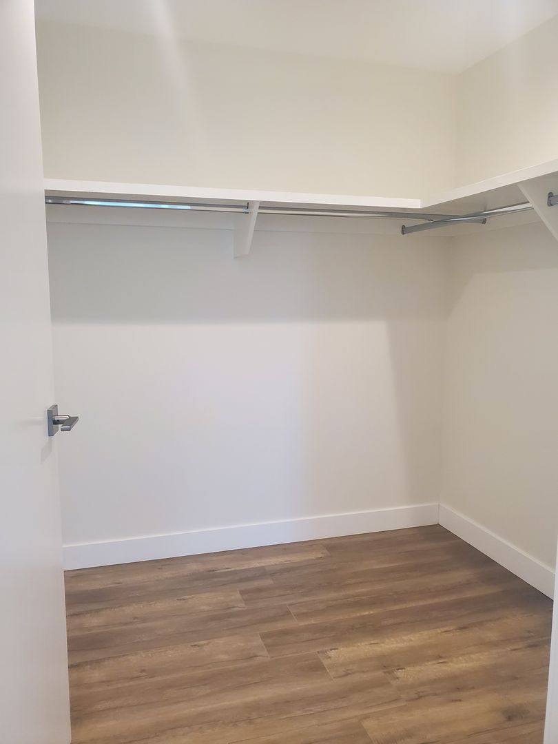 Apartment for rent at 4960 Sepulveda Blvd, Sherman Oaks, CA 91403