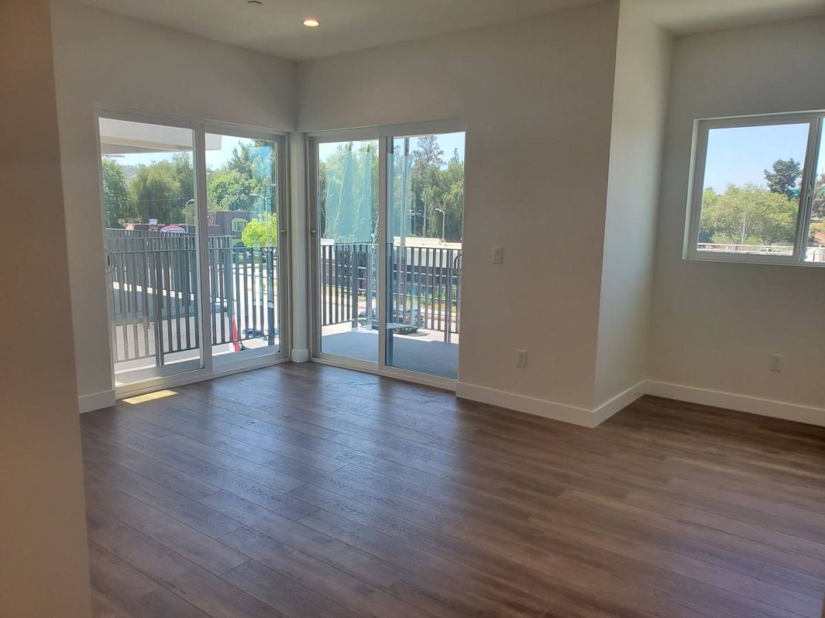 Apartment for rent at 4960 Sepulveda Blvd, Sherman Oaks, CA 91403