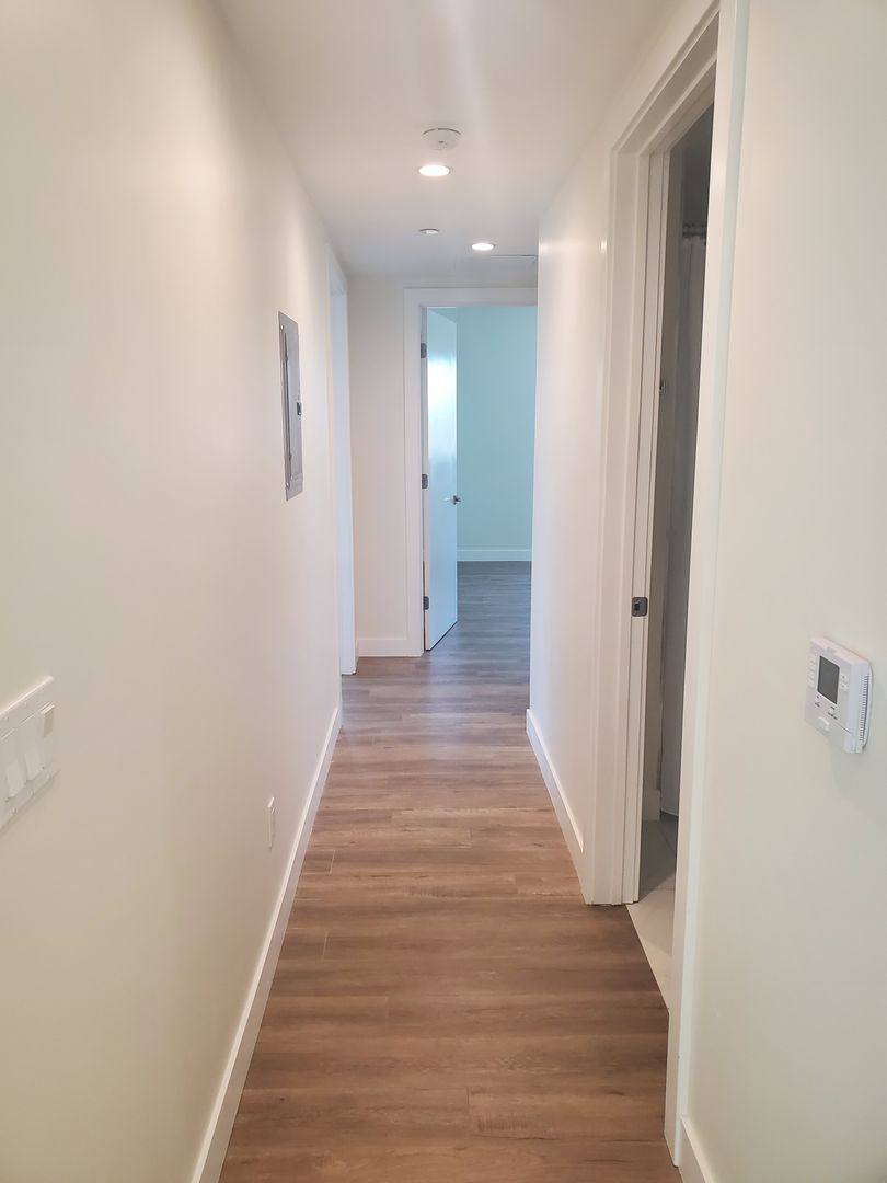 Apartment for rent at 4960 Sepulveda Blvd, Sherman Oaks, CA 91403