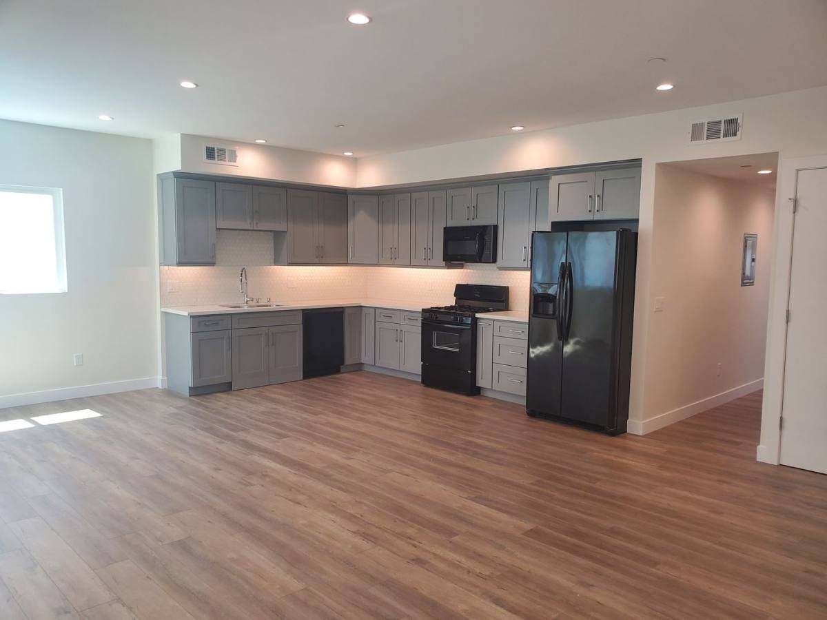 Apartment for rent at 4960 Sepulveda Blvd, Sherman Oaks, CA 91403