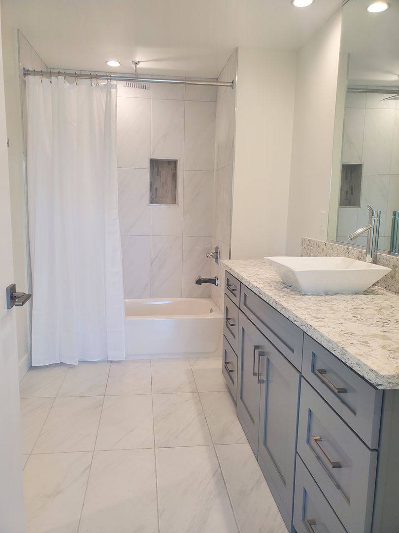 Apartment for rent at 4960 Sepulveda Blvd, Sherman Oaks, CA 91403