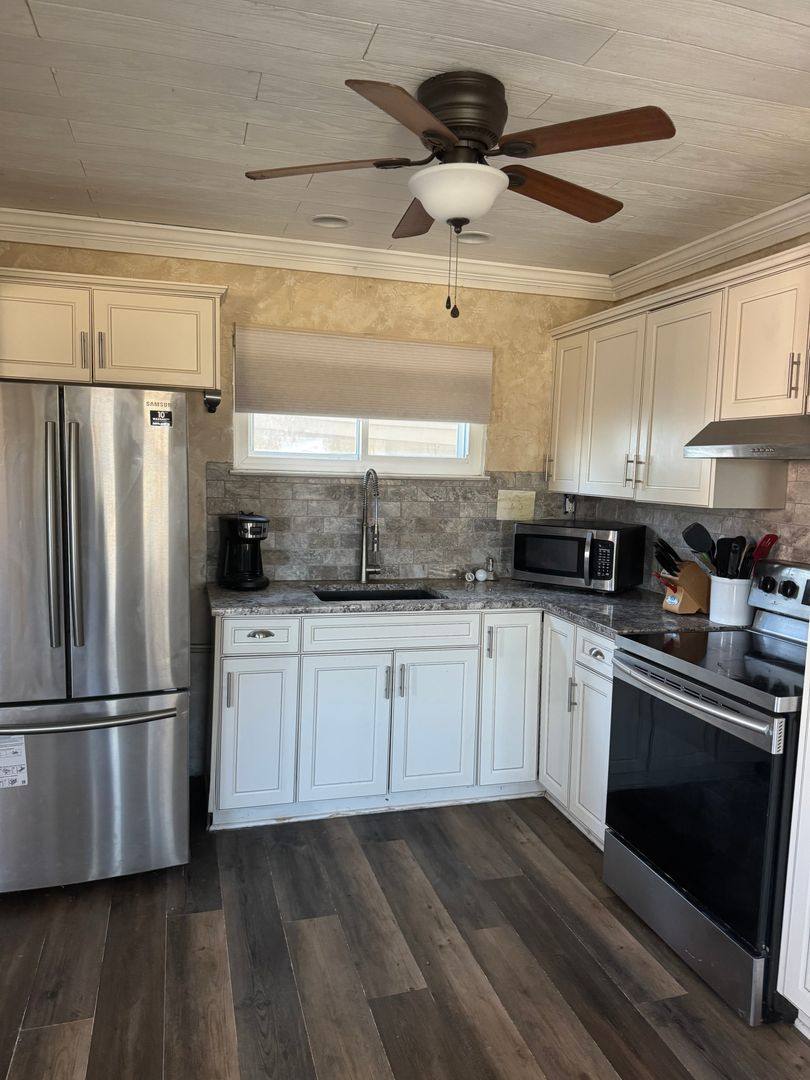 House for rent at 352 County Rd, Clifton, TX 76634