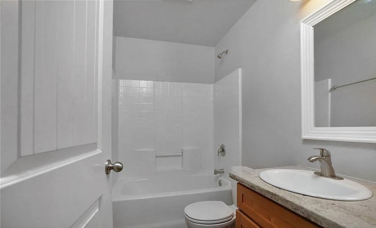 Townhouse for rent at 922 5th Ave SW #C, Puyallup, WA 98371