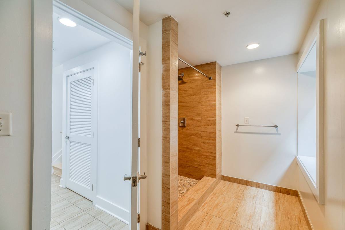 House for rent at 412 N Front St, Philadelphia, PA 19123