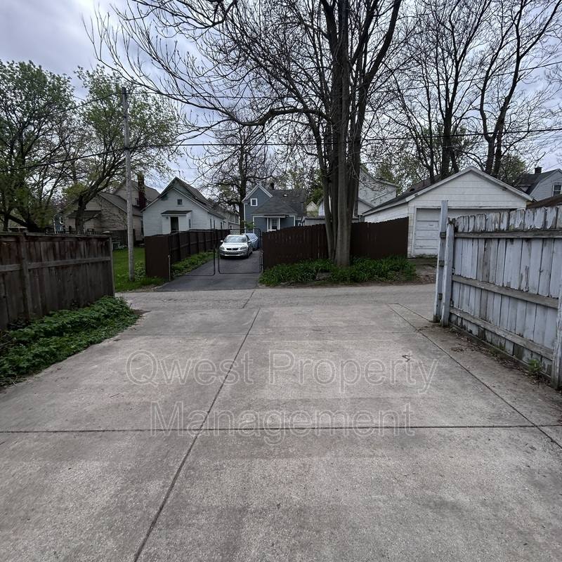 Apartment for rent at 1126 Fulton St, Grand Rapids, MI 49506
