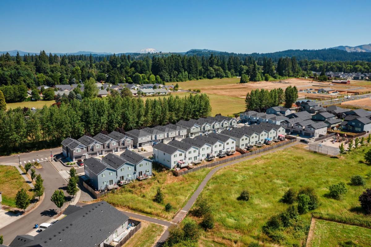 Townhouse for rent at 1407 NE 2nd Ave, Battle Ground, WA 98604
