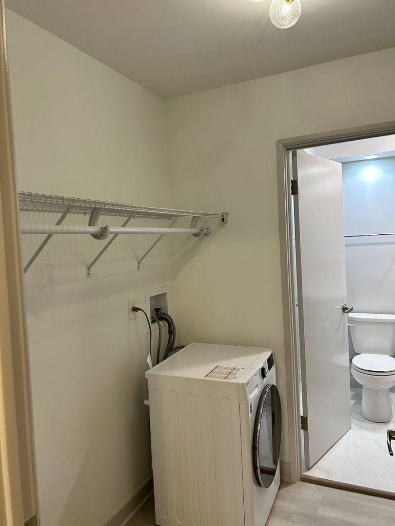 Apartment for rent at 505 W Melrose, Chicago, IL 60657