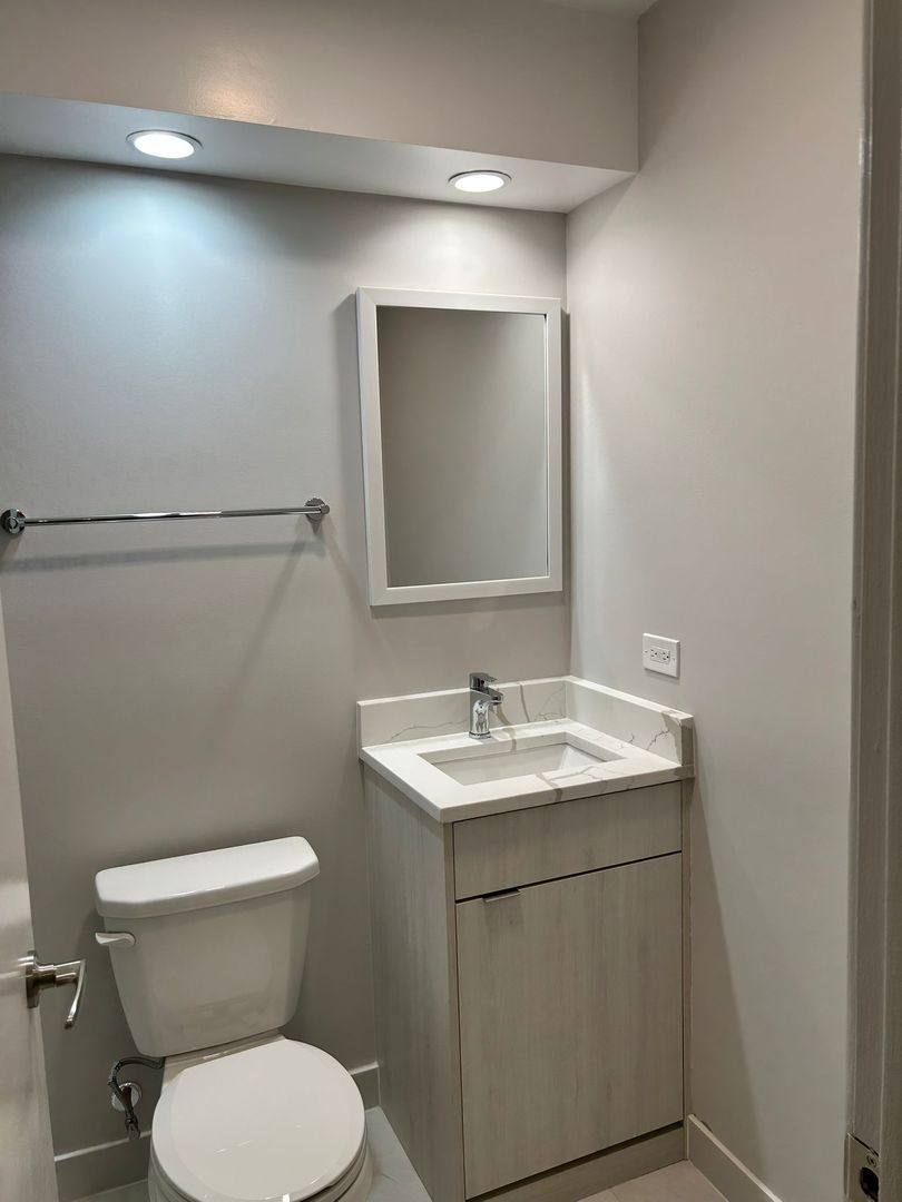 Apartment for rent at 505 W Melrose, Chicago, IL 60657