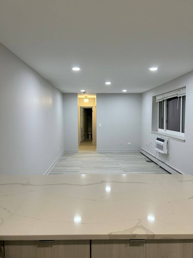 Apartment for rent at 505 W Melrose, Chicago, IL 60657