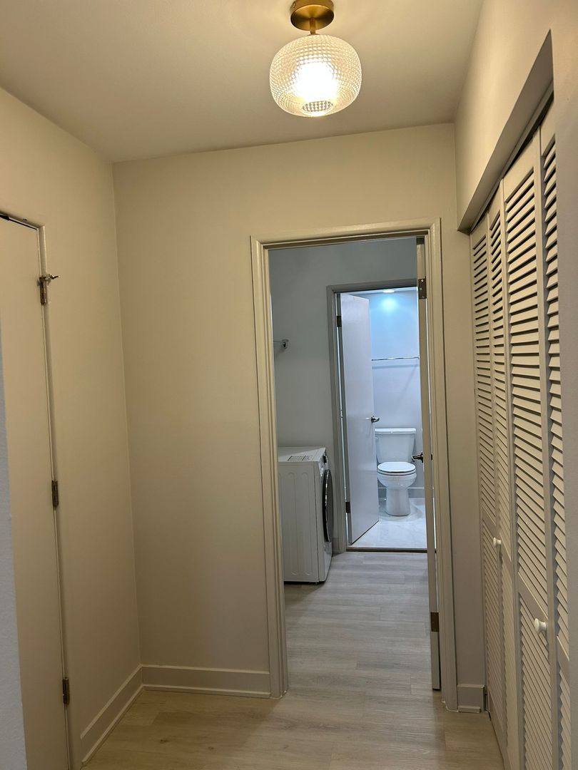 Apartment for rent at 505 W Melrose, Chicago, IL 60657