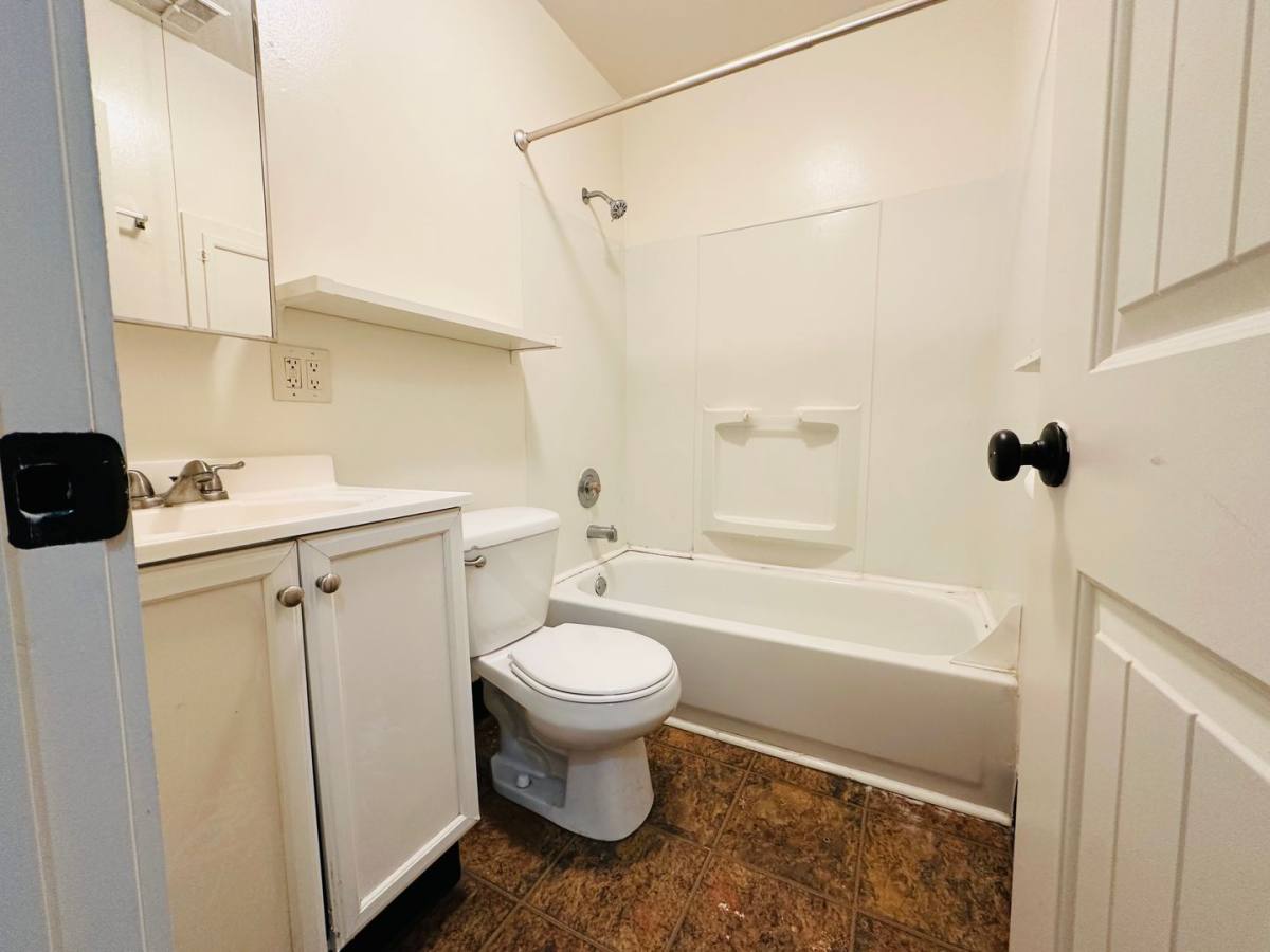 Apartment for rent at 2323-2337 SE Hawthorne Blvd, Portland, OR 97214