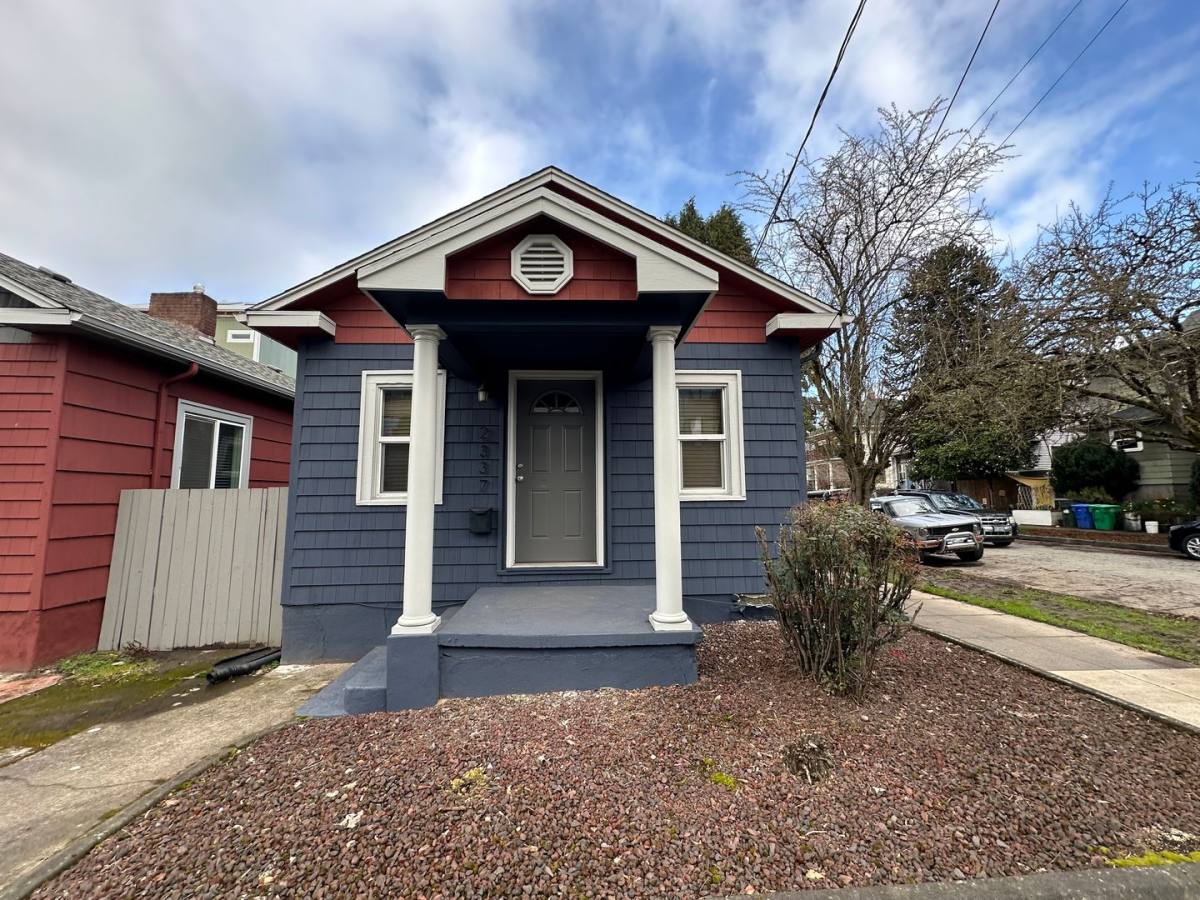 Apartment for rent at 2323-2337 SE Hawthorne Blvd, Portland, OR 97214