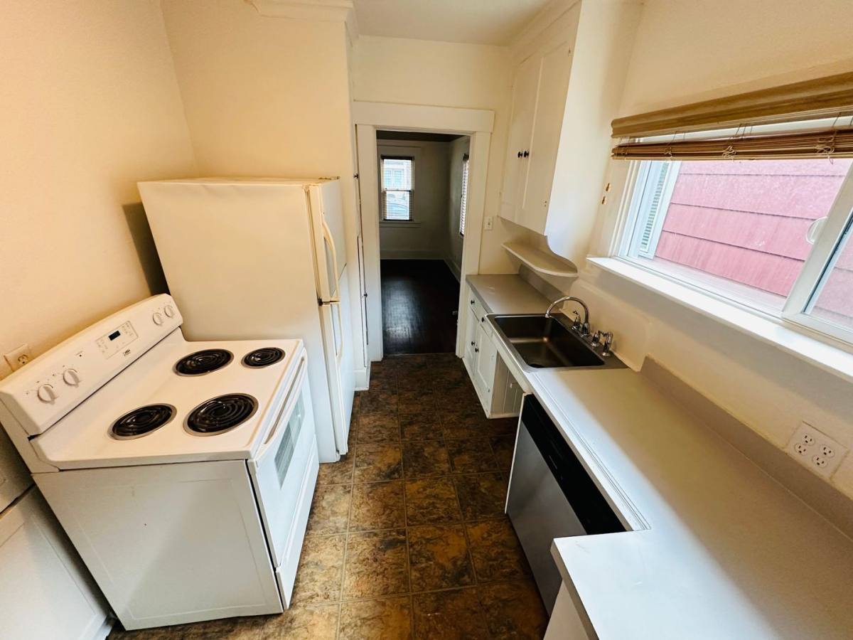 Apartment for rent at 2323-2337 SE Hawthorne Blvd, Portland, OR 97214